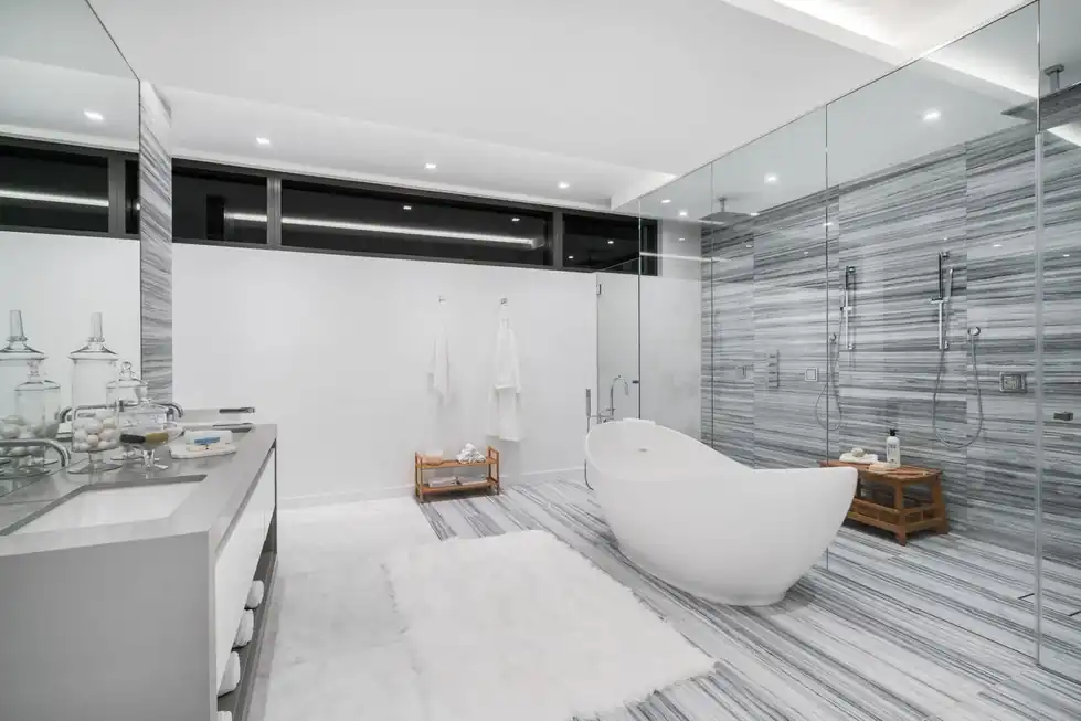 Casa Pinecrest master bath